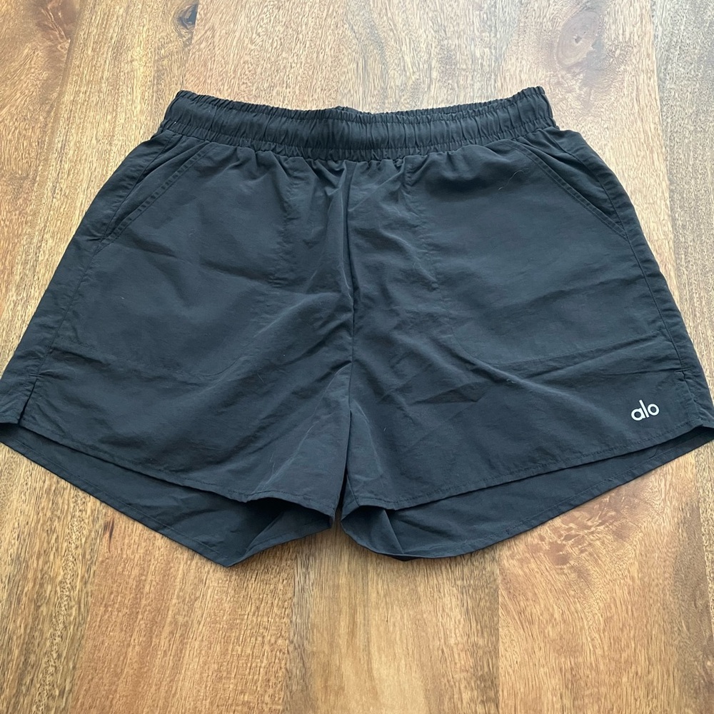 NWOT Alo Alumni Shorts